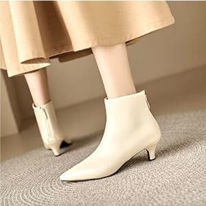 NWOT Worthington Ivory Patent Leather Kitten Heel Bootie size 8